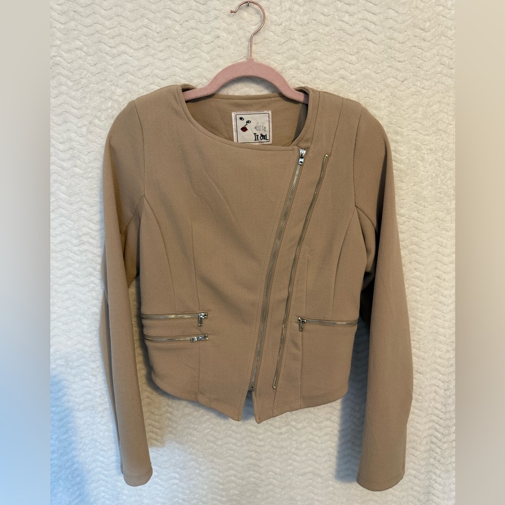 It Girl Chic Tan Asymmetrical Zipper Blazer. Size large
